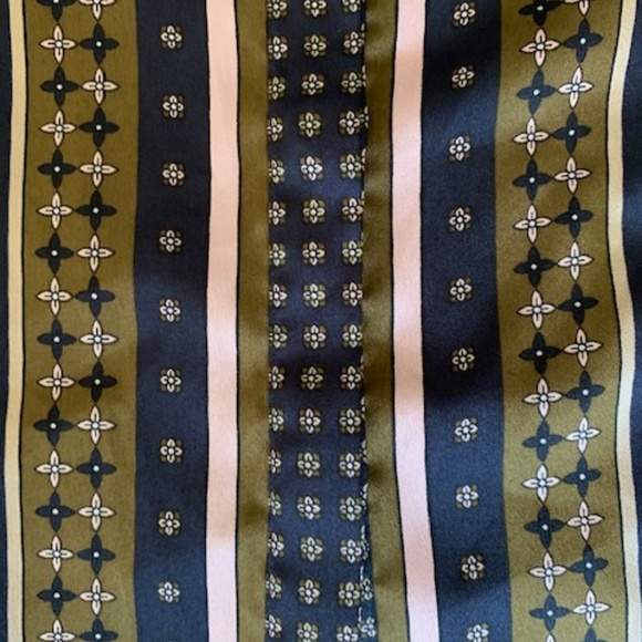 "Like New" Ann Taylor Short Sleeve Classy Number Blue Size M - Picture 3 of 4